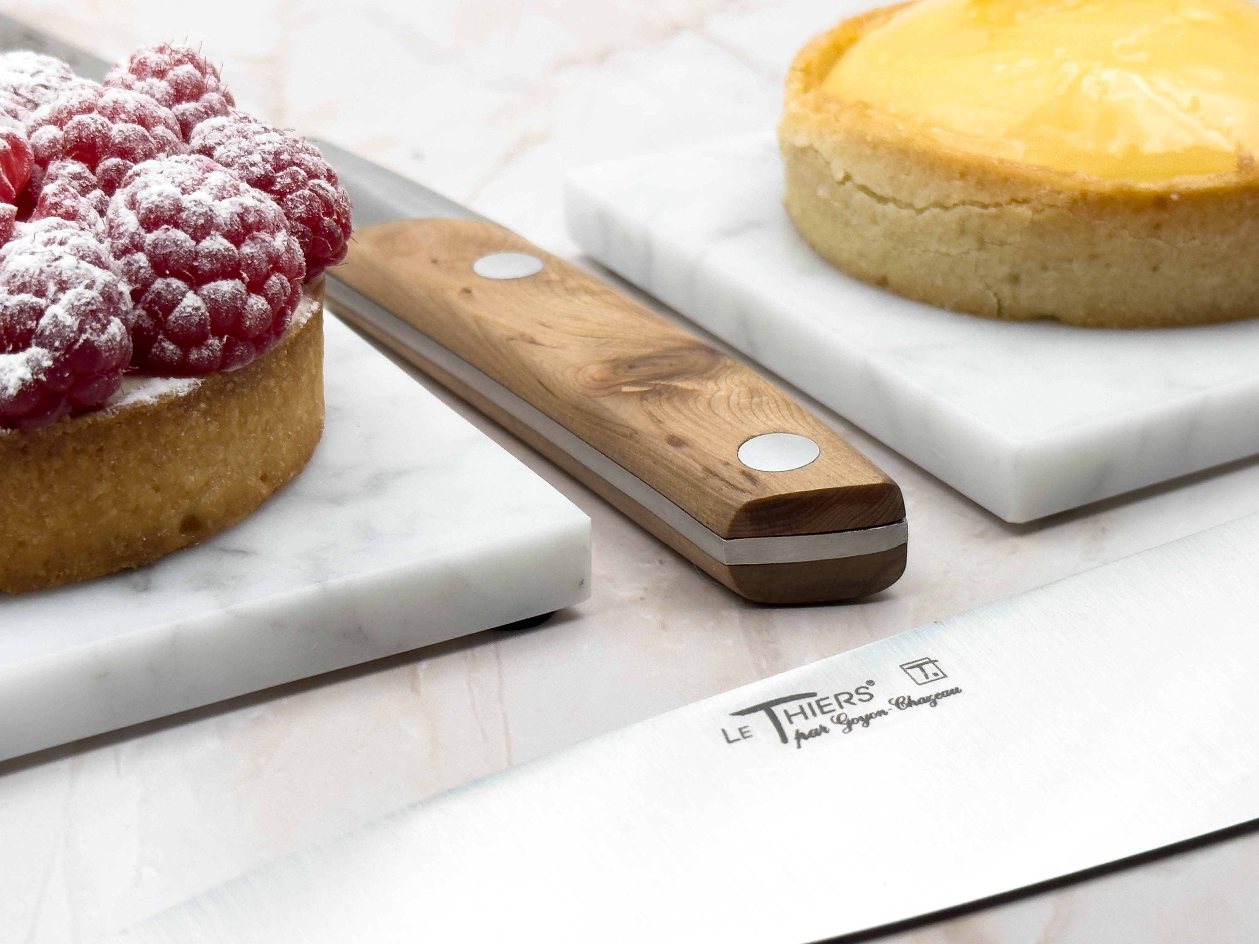 Kitchen knife handle with raspberry and lemon pie