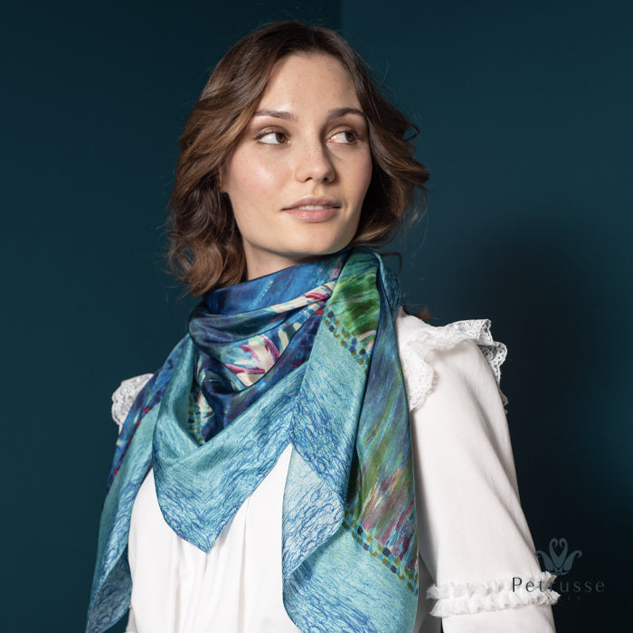 Petrusse Nympheas scarf on model